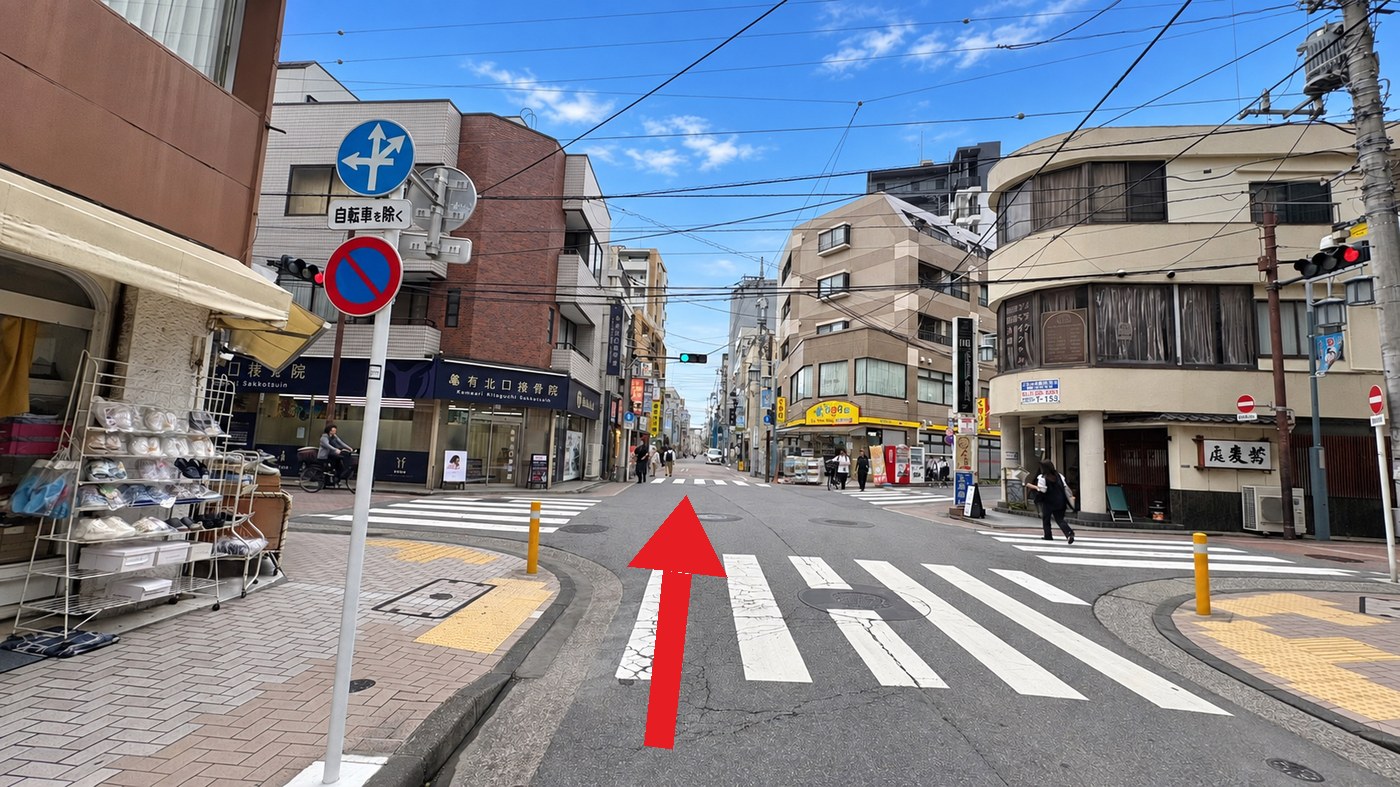 交差点をまっすぐ進むと左手に当院が見えてくる